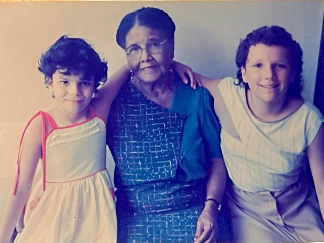 Marcia y Carlos sonriendo
